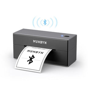 Der MUNBYN Bluetooth-Thermoetikettendrucker P129, in elegantem Schwarz, ermöglicht das Drucken über Mobilgeräte mittels der MUNBYN Print-App und bietet flexible Anschlussmöglichkeiten durch USB und Bluetooth.